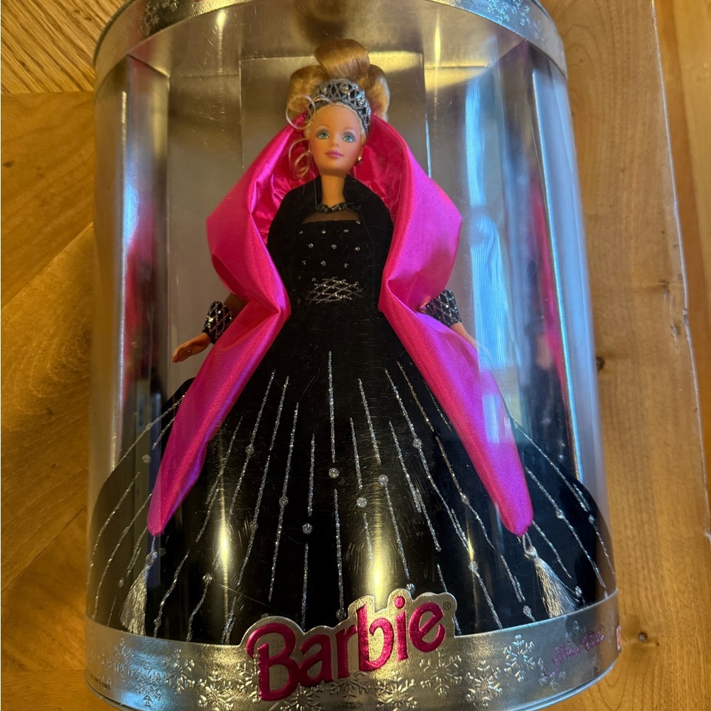 RARE 1998 Barbie Holiday Doll due to misprint